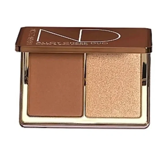 Natasha Denona Alloy Cheek Duo, a bronze and glow palette - Picture 4 of 7